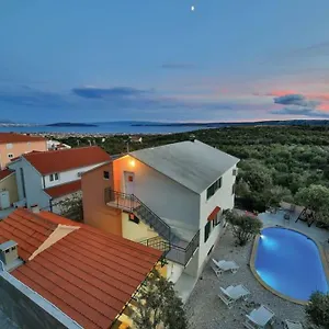 mirta-kastel-novi.hotels-in-trogir.com/